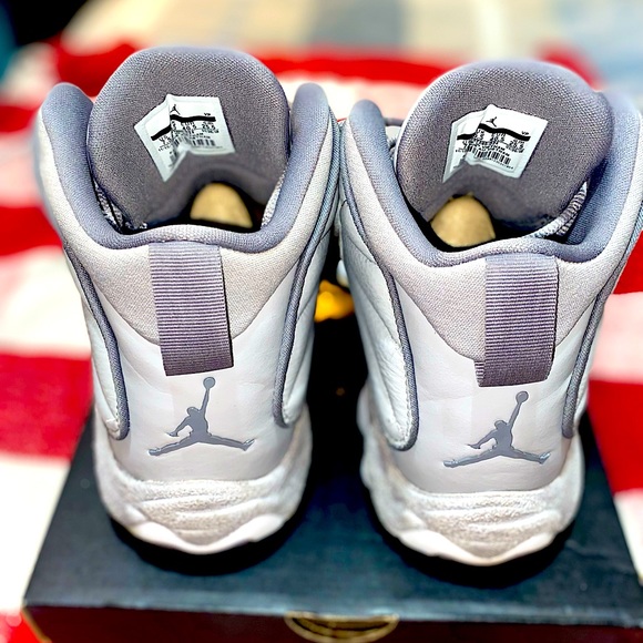 9 WOMENS…or 7.5 MENS/YOUTH JORDAN PRO STRONG - Picture 3 of 7